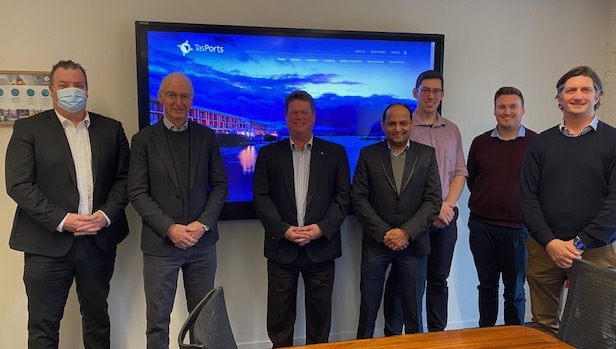 PIANC Tasmania regional chapter members 
L-R: Anthony Donald (TasPorts), Neil Lawson (PIANC), Leon Rawson (GHD), 
Vikram Garaniya (AMC), Tobias Aldridge (OMC International) , Gabriel Tooker (AMC Search), James Burbury (Burbury Consulting).
